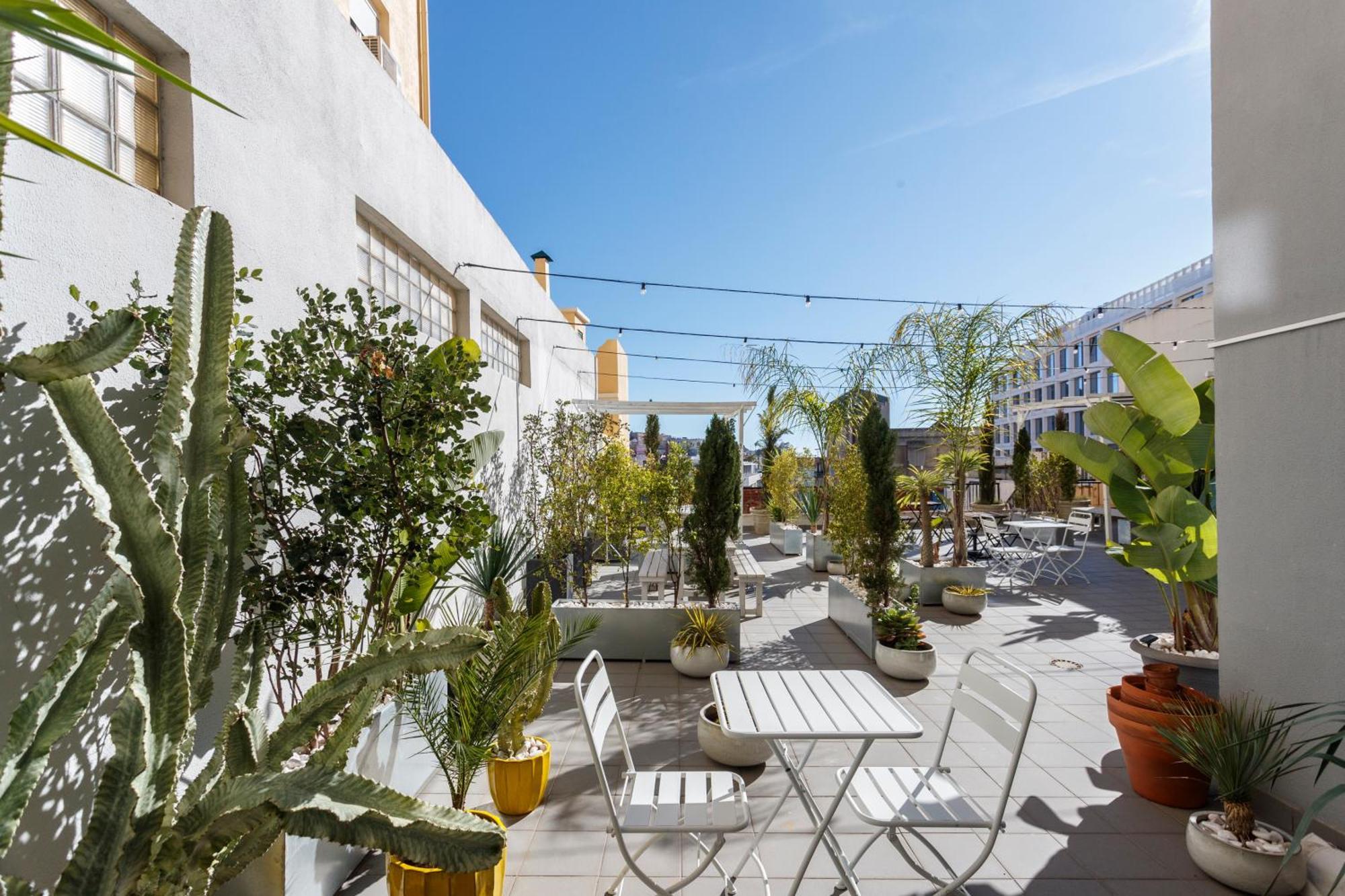 Gin O'Clock In Lisbon - By Misha'S Place 3A 외부 사진